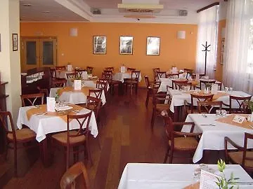 歌颂酒店 4*